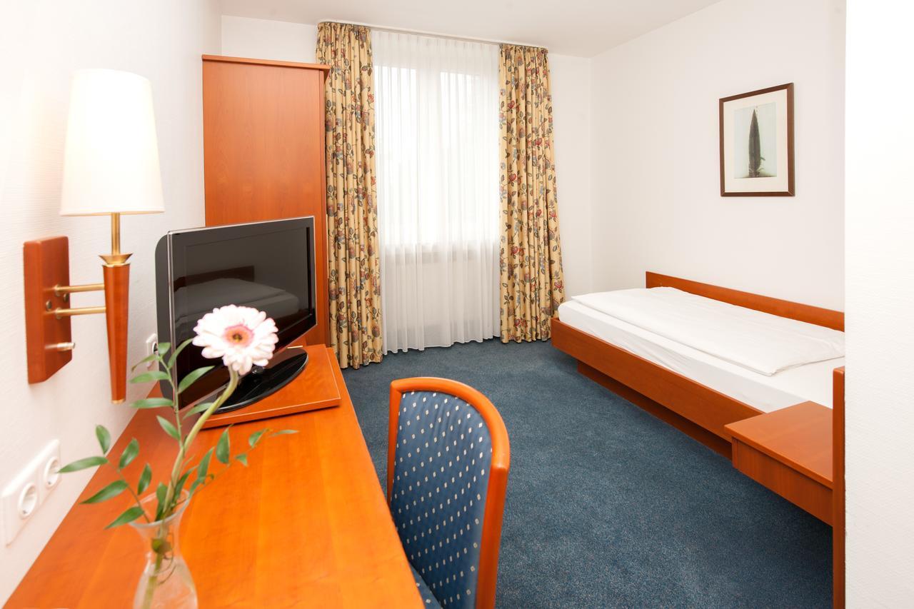 בורשהיד Hotel Schuetzenburg מראה חיצוני תמונה